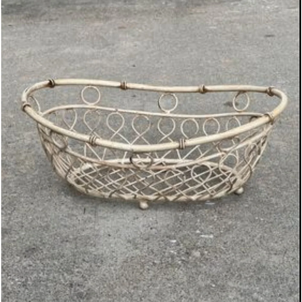 Metal Basket~Patio/Kitchen/Dining~Fruit Basket~Plant Basket~Cream Color~Nice~G2W